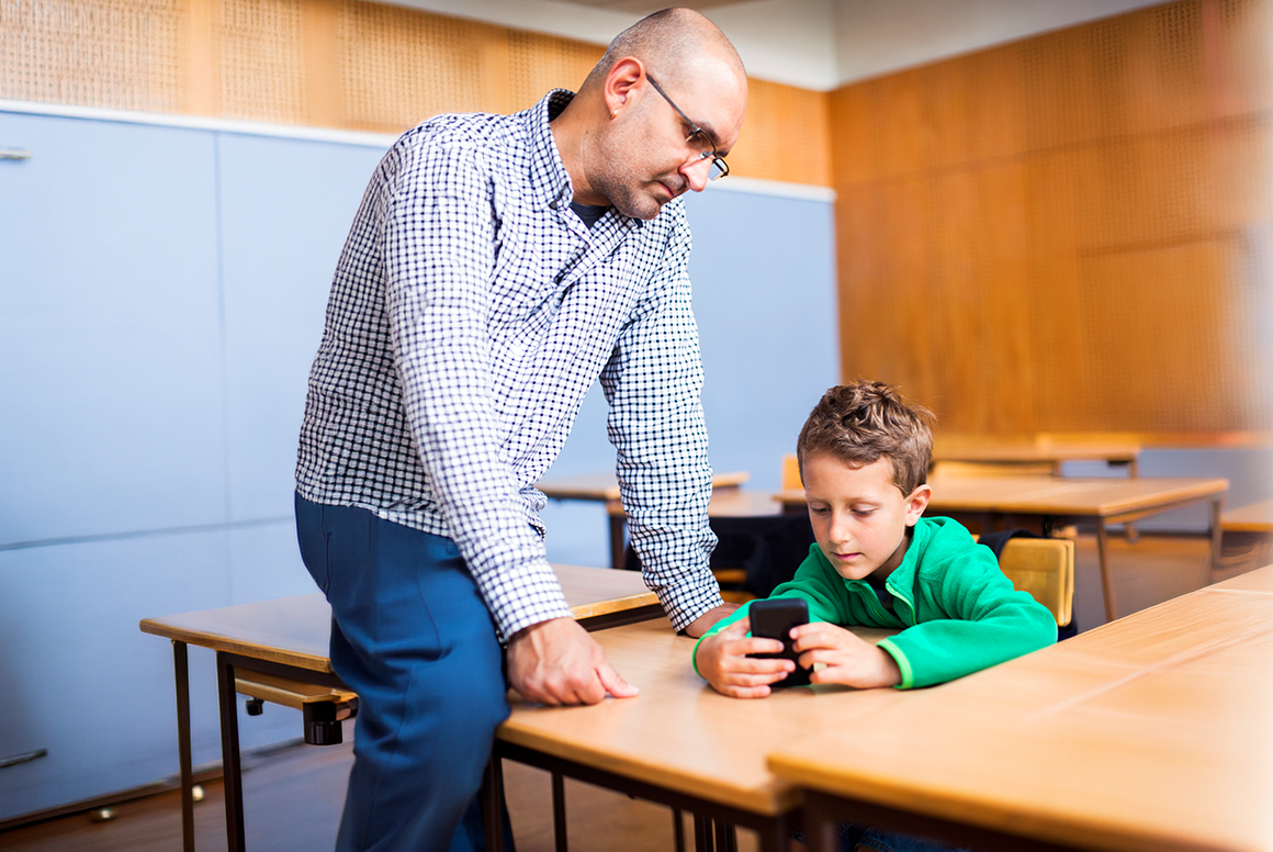 Más allá de las pantallas: educar para la ciudadanía digital en el aula
